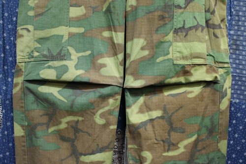 60'S US ARMY RIP STOP POPLIN GREEN LEAF CAMO JUNGLE FATIGUE PANTS (GRN/BRN)  - PATINAS VINTAGE CLOSET