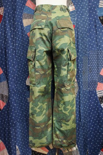 60'S US ARMY RIP STOP POPLIN GREEN LEAF CAMO JUNGLE FATIGUE PANTS (GRN/BRN)  - PATINAS VINTAGE CLOSET