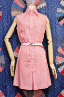 <img class='new_mark_img1' src='https://img.shop-pro.jp/img/new/icons43.gif' style='border:none;display:inline;margin:0px;padding:0px;width:auto;' />70'S GINGHAM CHECK PERMANENT PRESS SLEEVELESS ROMPERS (RED/WHT)