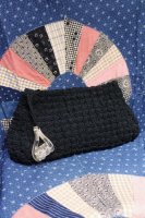 40'S CROCHET CORD CLUTCH BAG WITH CARVED LUCITE CHARM (BLK)