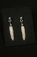<img class='new_mark_img1' src='https://img.shop-pro.jp/img/new/icons43.gif' style='border:none;display:inline;margin:0px;padding:0px;width:auto;' />NAVAJO FEATHER STERLING SILVER DANGLE PIERCED EARRINGS