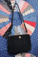 <img class='new_mark_img1' src='https://img.shop-pro.jp/img/new/icons43.gif' style='border:none;display:inline;margin:0px;padding:0px;width:auto;' />60s Grandee BEADED CLASP SHOULDER BAG (BLK)
