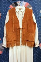 <img class='new_mark_img1' src='https://img.shop-pro.jp/img/new/icons43.gif' style='border:none;display:inline;margin:0px;padding:0px;width:auto;' />70s SUEDE FRINGE VEST (L.BRN)
