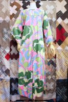 <img class='new_mark_img1' src='https://img.shop-pro.jp/img/new/icons43.gif' style='border:none;display:inline;margin:0px;padding:0px;width:auto;' />60s PSYCHEDELIC FLOWER PRINT FLARE SLEEVE MAXI DRESS (PNK/GRN/BLE)