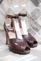 40s REPTILE ALLIGATOR PEEP TOE PLATFORM ANKLE STRAP PUMPS (BRN)