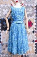 50s FLOWER PRINTED CHIFFON SLEEVELESS DRESS WITH PANNIER (BLE/WHT)