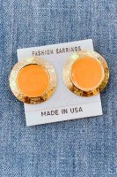 <img class='new_mark_img1' src='https://img.shop-pro.jp/img/new/icons43.gif' style='border:none;display:inline;margin:0px;padding:0px;width:auto;' />DEAD STOCK 80's METALLIC ENAMEL ROUND PIERCED EARRINGS (GLD/ORG)