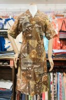 60s STAN HICKS V-NECK POLYNESIAN PRINTED COTTON HAWAIIAN DRESS (BRN)
