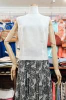 50s BACK BUTTON SLEEVELESS TOP (WHT)
