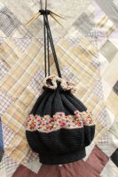 40s CORD CROCHET WOOD BEAD DRAWSTRING BAG (BLK/GLD)