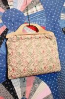 VINTAGE 40s FLOWER TAPESTRY WOOD HANDLE BAG (BEIGE) 