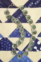VINTAGE 30s SILVER METAL DISK GREEN GLASS NECKLACE (SLV/GRN)
