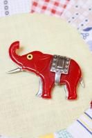 VINTAGE 30s-40s BAKELITE CHROME ELEPHANT BROOCH (RED/SLV)