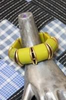 VINTAGE 40s-50s BAKELITE & METAL STRETCH BRACELET (OLV/GLD)