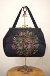 <img class='new_mark_img1' src='https://img.shop-pro.jp/img/new/icons43.gif' style='border:none;display:inline;margin:0px;padding:0px;width:auto;' />50'S EMBROIDERED TAPESTRY HAND BAG(BLK)
