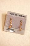 <img class='new_mark_img1' src='https://img.shop-pro.jp/img/new/icons43.gif' style='border:none;display:inline;margin:0px;padding:0px;width:auto;' />DEAD STOCK 80'S RHINESTONE & TWISTED METAL PIERCED EARRING(GLD)