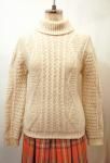 <img class='new_mark_img1' src='https://img.shop-pro.jp/img/new/icons43.gif' style='border:none;display:inline;margin:0px;padding:0px;width:auto;' />70'S HI NECK ARAN STYLE WOOL SWEATER (O.WHT)