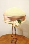 <img class='new_mark_img1' src='https://img.shop-pro.jp/img/new/icons43.gif' style='border:none;display:inline;margin:0px;padding:0px;width:auto;' />VINTAGE SILKY RIBBON STRAW HAT WITH FLOWER CORSAGE (NTRL)