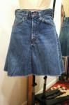 <img class='new_mark_img1' src='https://img.shop-pro.jp/img/new/icons43.gif' style='border:none;display:inline;margin:0px;padding:0px;width:auto;' />VINTAGE LEVI'S PATCHWORK DENIM SKIRT