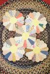 VINTAGE FEEDSACK FABRIC DORESDEN PLATE QUILT TOP PIECES (1)