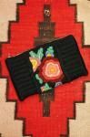 <img class='new_mark_img1' src='https://img.shop-pro.jp/img/new/icons43.gif' style='border:none;display:inline;margin:0px;padding:0px;width:auto;' />20'S30'S HOOKLESS FASTENER FLOWER EMBROIDERED POUCH or CLOUTH BAG (BLK)
