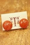<img class='new_mark_img1' src='https://img.shop-pro.jp/img/new/icons43.gif' style='border:none;display:inline;margin:0px;padding:0px;width:auto;' />VINTAGE BAKELITE CARVED SCREW BACK EARRINGS (CRML)