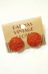 <img class='new_mark_img1' src='https://img.shop-pro.jp/img/new/icons43.gif' style='border:none;display:inline;margin:0px;padding:0px;width:auto;' />VINTAGE BAKELITE CARVED SCREW BACK EARRINGS (CRML)