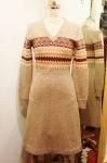 <img class='new_mark_img1' src='https://img.shop-pro.jp/img/new/icons43.gif' style='border:none;display:inline;margin:0px;padding:0px;width:auto;' />70'S V-NECK JACQUARD BORDER KNIT DRESS (BEIGE/BGDY/R.BRN/P.PNK)