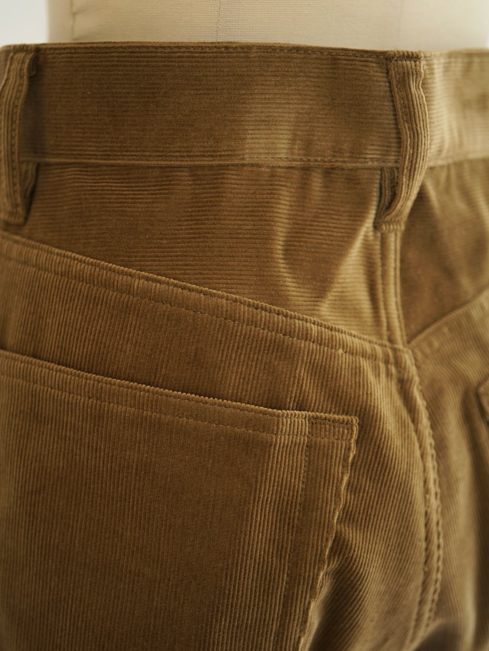 AURALEE FINX CORDUROY PANTS / KHAKI BEIGE - n e p