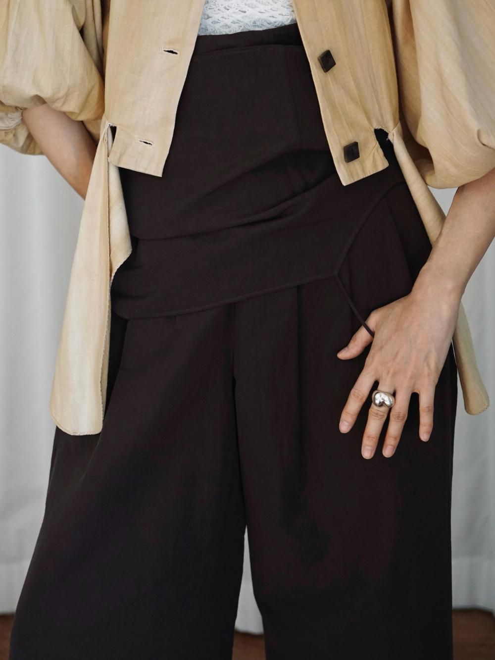 AURALEE HIGH DENSITY FINX LINEN WEATHER CAMISOLE / DARK BROWN