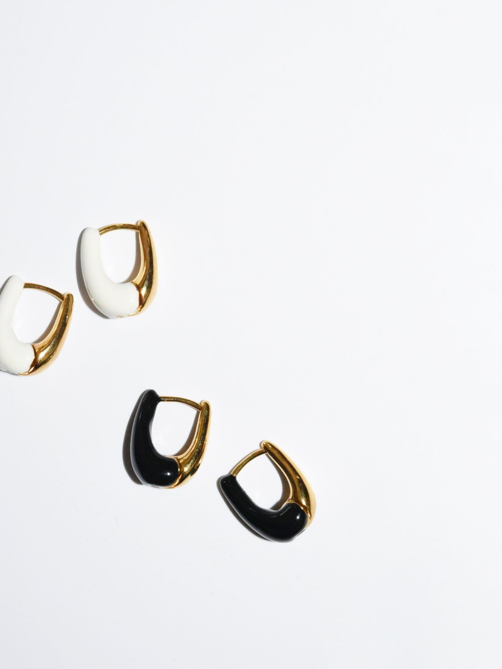 R.ALAGAN DIPPED TINY TINY PUFFY HOOPS - n e p