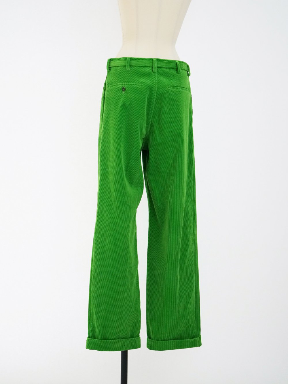 FUMIKA_UCHIDA CORDUROY BELTED 2-TUCK SLACKS / GREEN - n e p