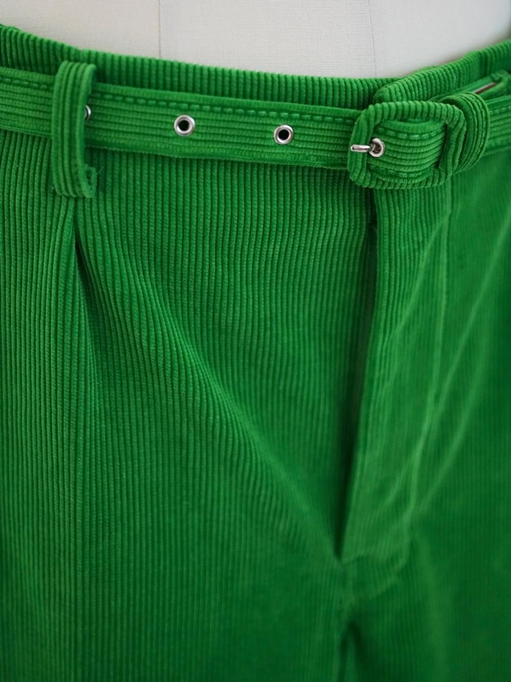 FUMIKA_UCHIDA CORDUROY BELTED 2-TUCK SLACKS / GREEN - n e p