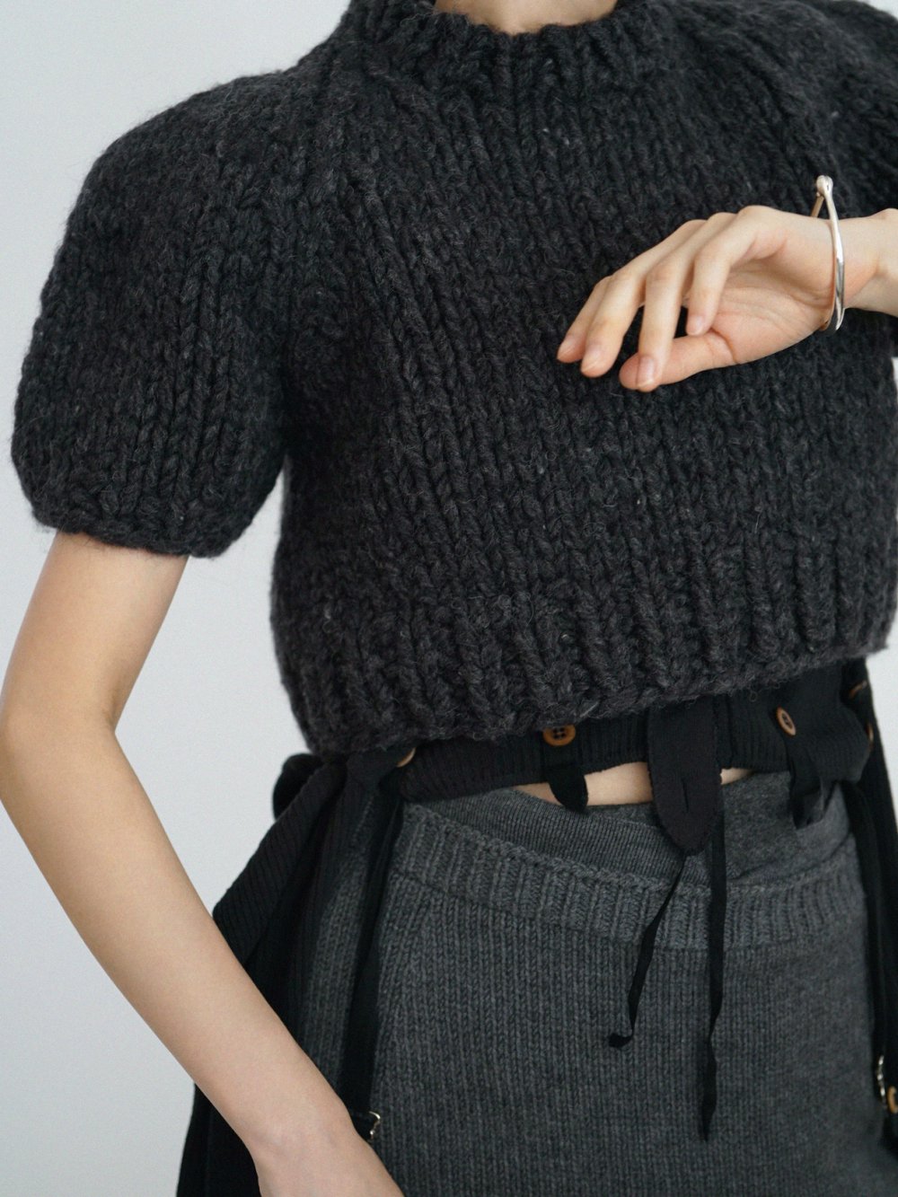 FUMIKA_UCHIDA HAND KNITTED SHORT SLEEVE SWEATER / CHARCOAL 