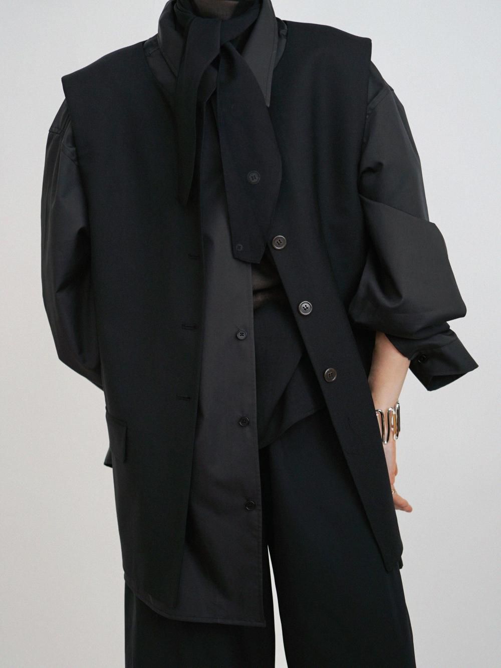 AMOMENTO OVERSIZED BUTTON UP VEST / BLACK