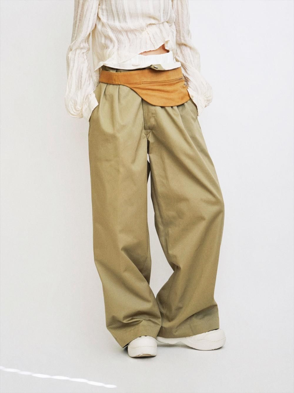 FUMIKA_UCHIDA UNIFORM WEAPON 2-TUCK PANTS / KHAKIBEIGE 