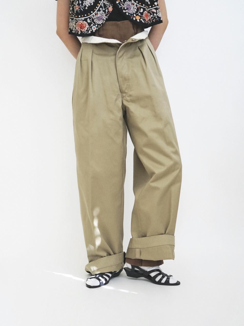 FUMIKA_UCHIDA UNIFORM WEAPON 2-TUCK PANTS / KHAKIBEIGE 