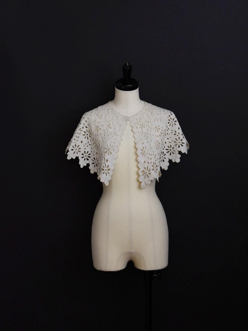 VINTAGE LACE COLLAR