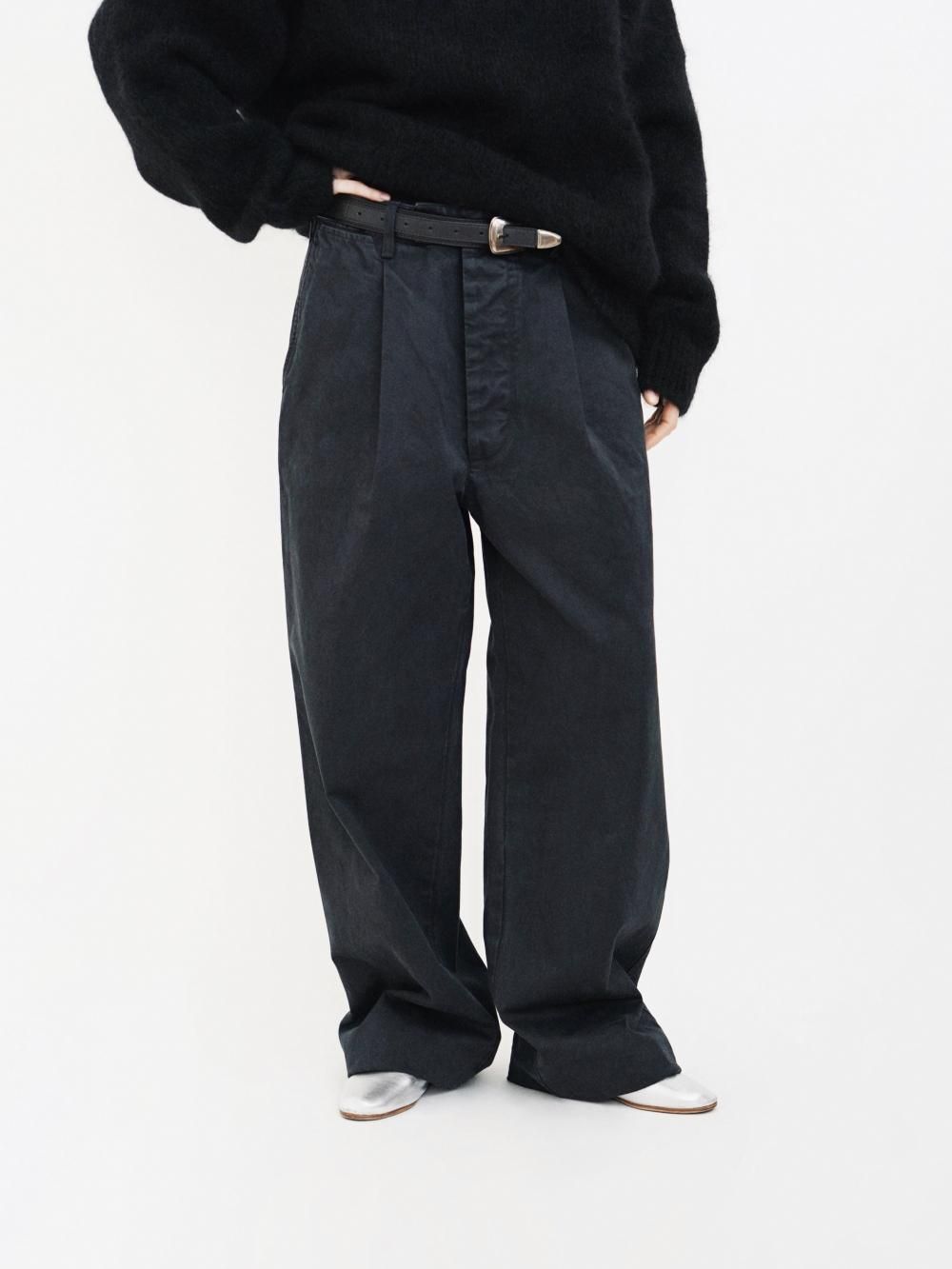 AURALEE PRODUCT DYED FINX CHINO ONE-TUCK PANTS / BLACK

