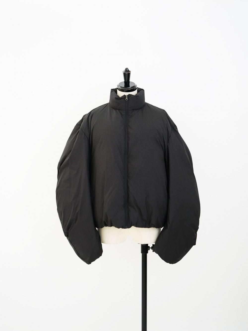 AMOMENTO CROPPED DOWN PUFFER / BLACK 