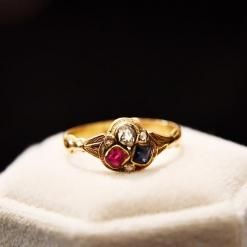 Tricolor ring