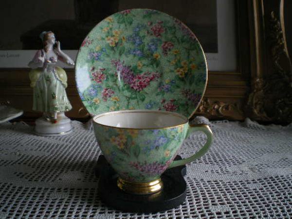 イギリス製1800年後半頃のアンティークチンツ模様のティーカップ - ヨーロッパアンティーク陶器・シルバー・グラス・雑貨の専門店 ♪
