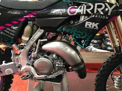 上品】 YZ125 YAMAHA 2022年モデル サイレンサー チャンバー 新車外し