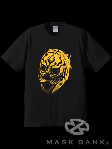 TIGER ARTS 初代タイガーマスク デビュー戦マスクTシャツ【ブラック／イエロープリント】