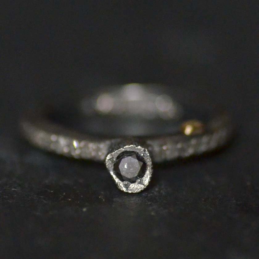 rosa mariablack diamond side icy gris diamond ring   BORDEAUX
