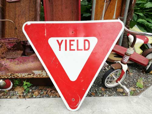 アメリカロードサイン 『 YIELD 』(譲れ） - 鎌倉 アメリカン雑貨 