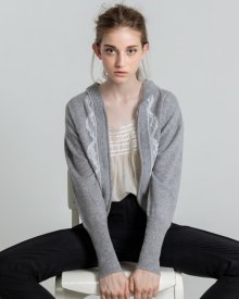 <img class='new_mark_img1' src='https://img.shop-pro.jp/img/new/icons14.gif' style='border:none;display:inline;margin:0px;padding:0px;width:auto;' />Elen lace  Cashmere hoodie