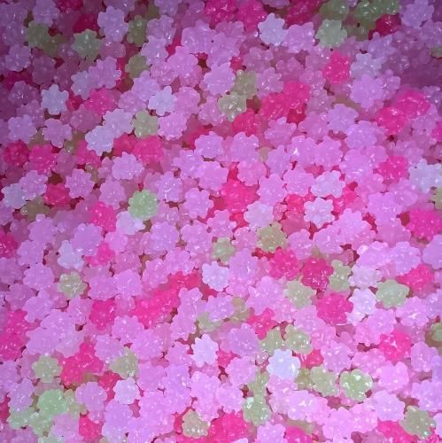 4種類の金平糖が、かわいい千代箱に入っております。