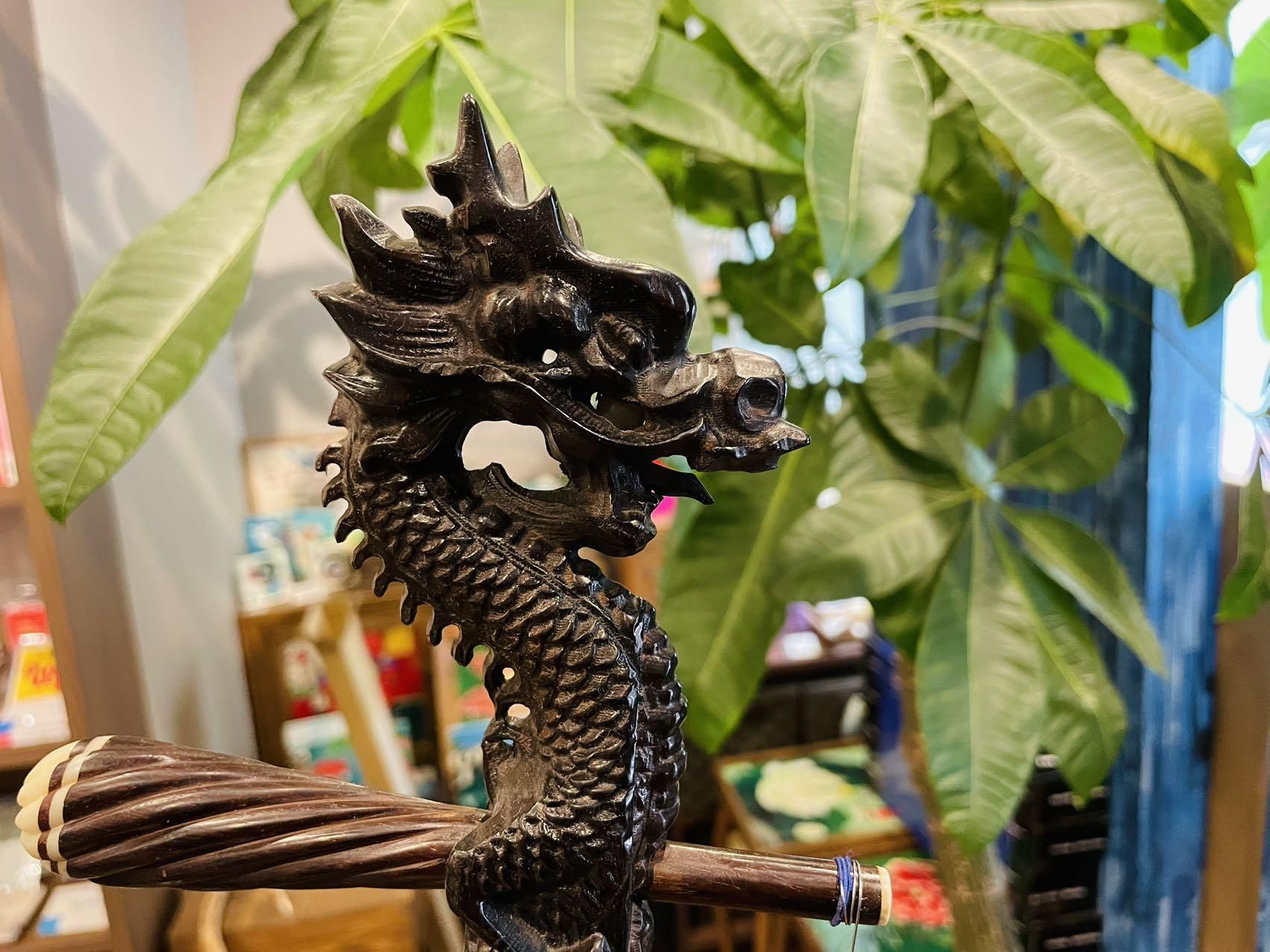 胡涵柔製作 未使用 明清老紅木 龍彫刻 二胡1 胡涵柔製作 未使用 明清老紅木 龍彫刻 二胡1 - メルカリ