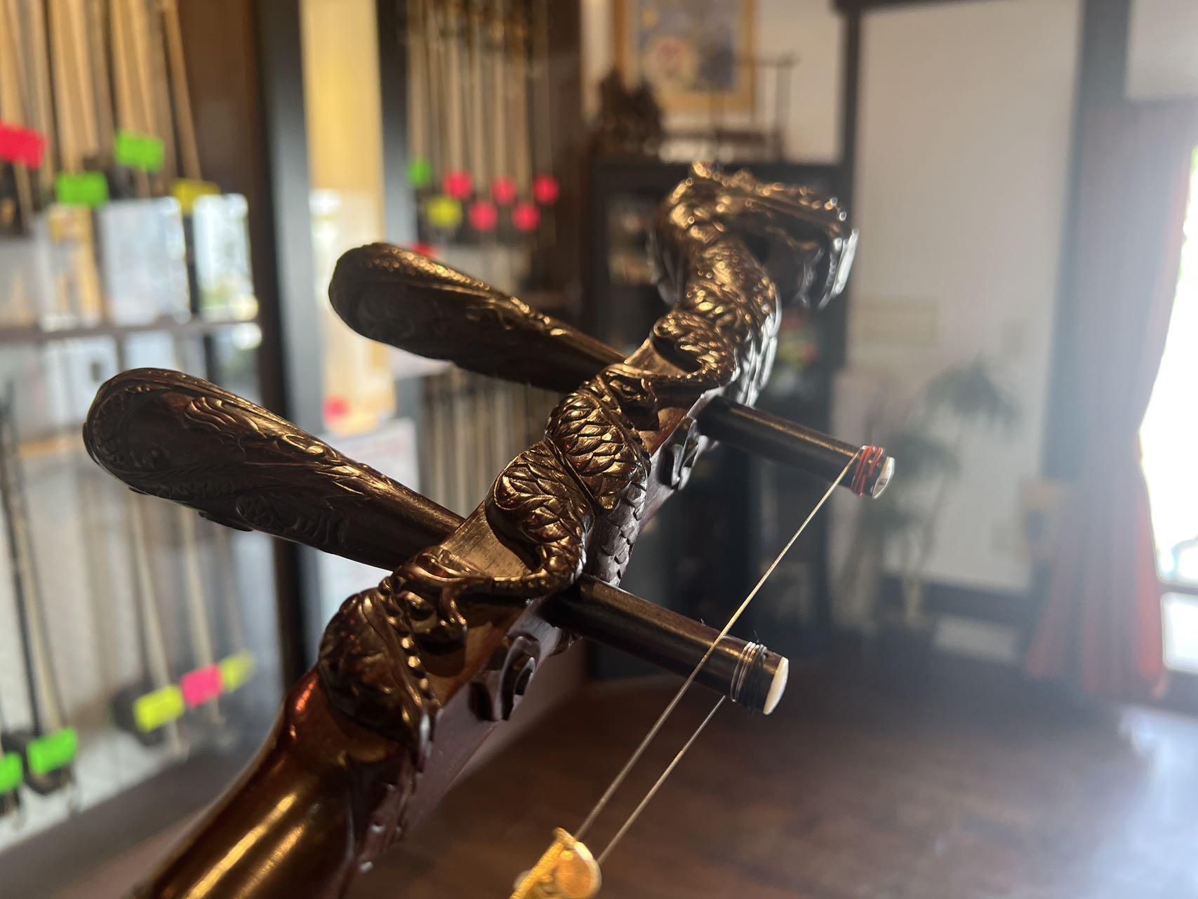 二胡☆中古品☆新品同然☆必需品揃い 黄建洪精品 明清老紅木二胡 N